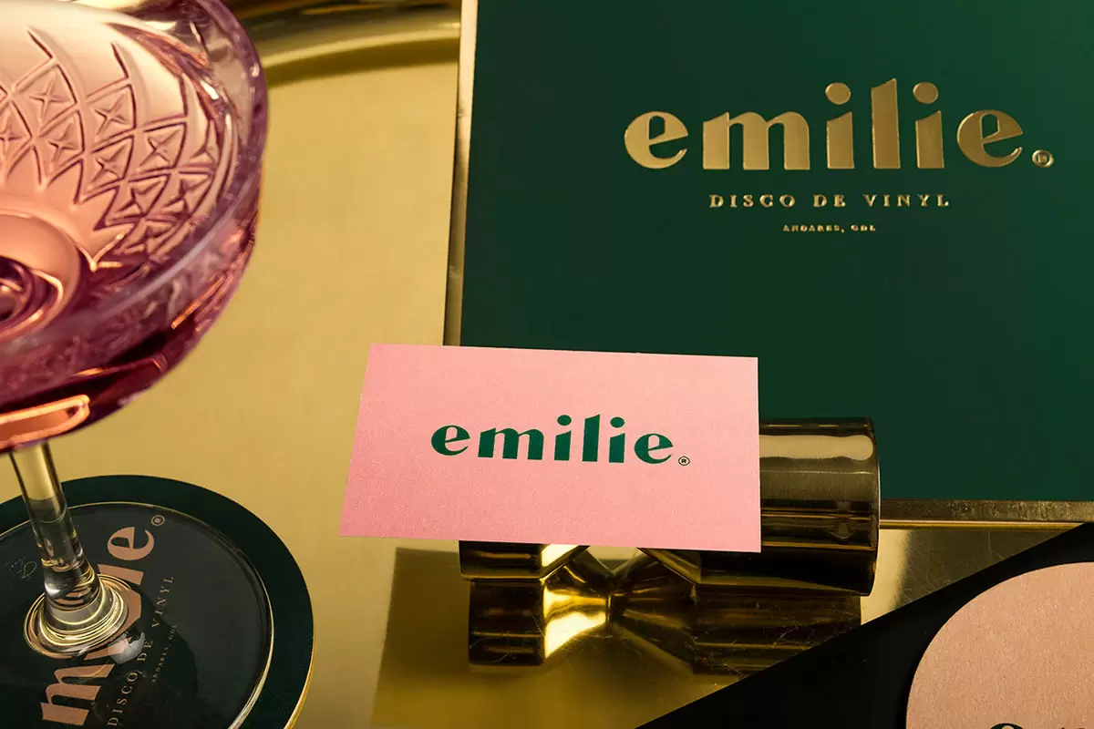 emilie文化名片