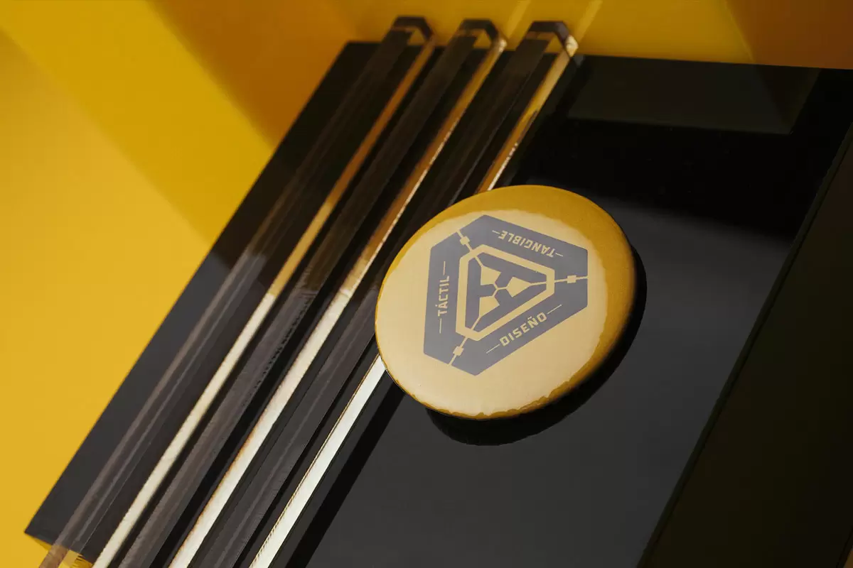 Tactil制造商胸章